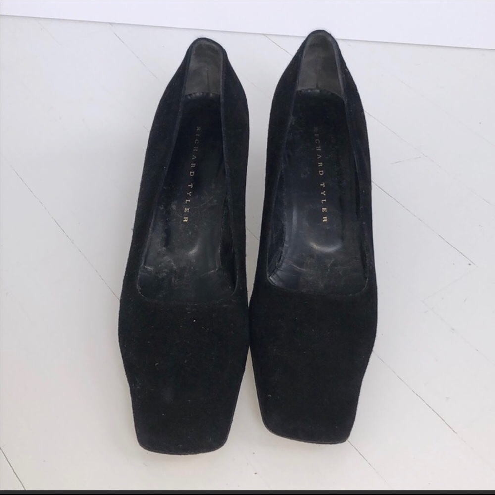 Richard Tyler black suede pumps